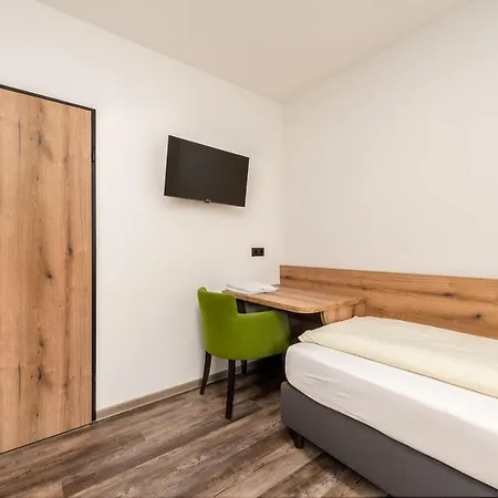 イン Landgasthof Bierfriedl